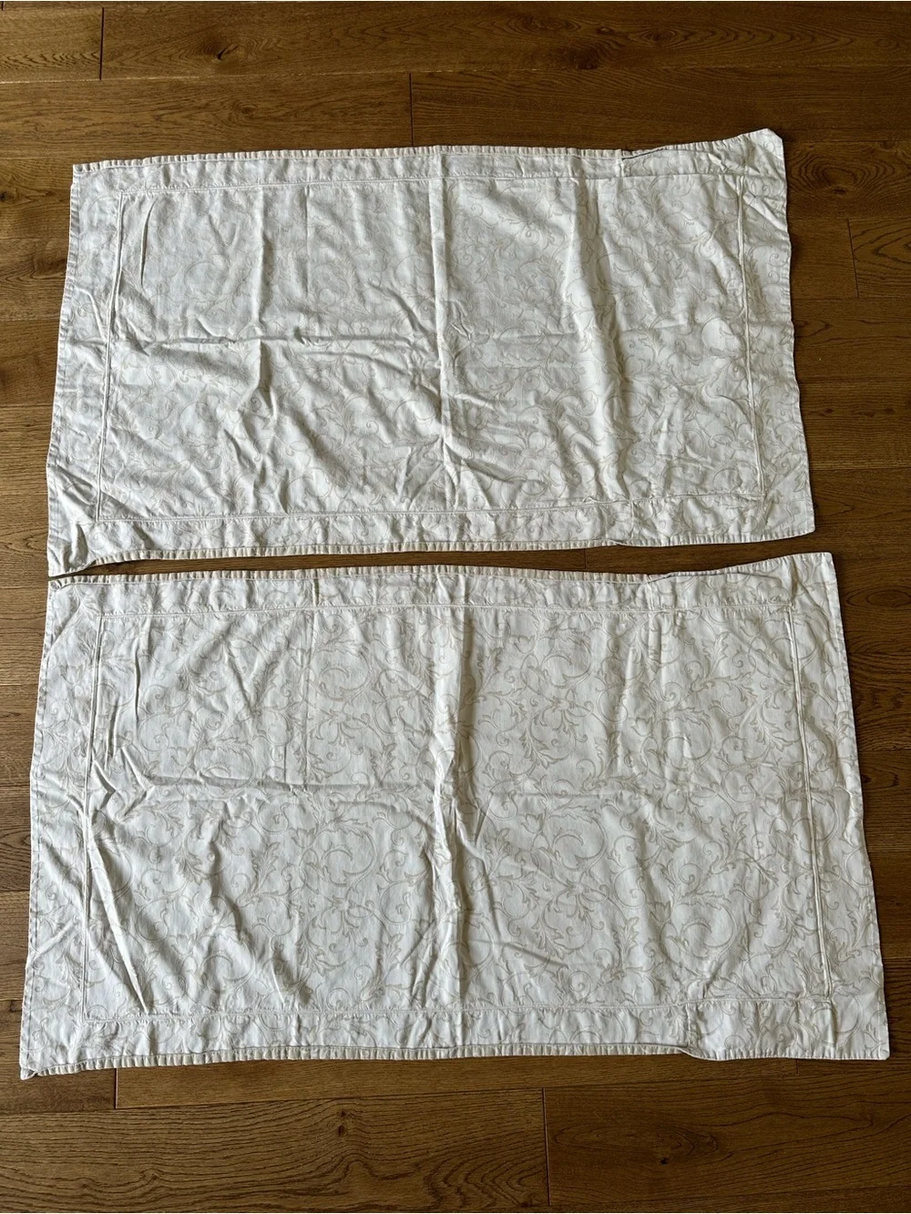 Palais Royal Yves Delorme Paris 100% Cotton Made in Italy 2 King Pillow Cases